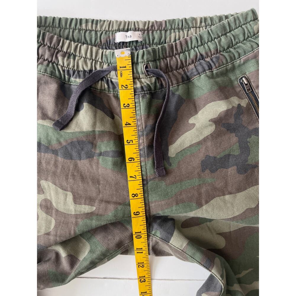 Artiza TNA Camouflage Joggers Sweatpants S Women Green Cuffed Travel Athleisure - Picture 10 of 11